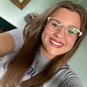 Meet your Posher, Cadee